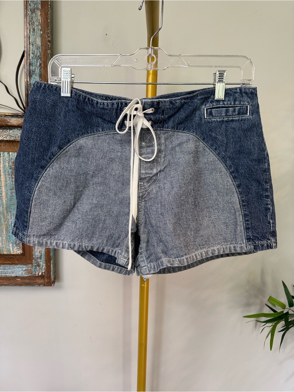 Tommy Hilfiger Two-Tone Blue Denim Lace-Up Shorts EUC 9